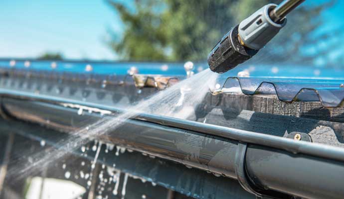 Professional gutter cleaning service